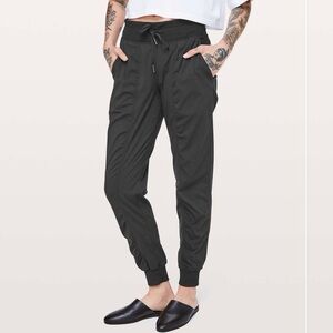 Lululemon Dance Studio Jogger *29"
Black (First Release) Size 8